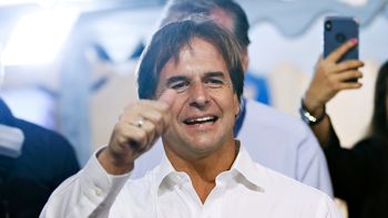 La aprobación de la gestión de Lacalle Pou subió al 45%, mientras que un 34% de los uruguayos lo desaprueba. La aprobación de la gestión de Lacalle Pou subió al 45%, mientras que un 34% de los uruguayos lo desaprueba.
