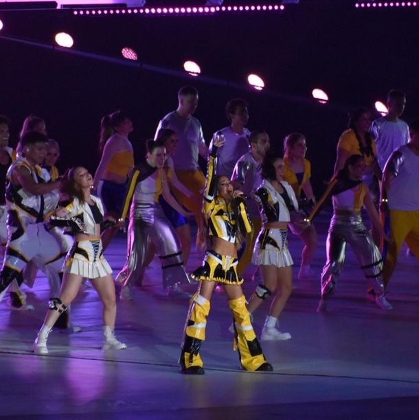 Conductores de TV paraguaya se burlan en vivo de Tini Stoessel