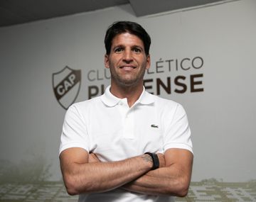 Sebastián Grazzini fue presentado como nuevo entrenador de Platense