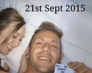 Le propuso casamiento a su novia con 148 selfies con un mensaje oculto