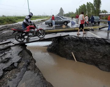 Buscan a chico que desapareció en un río