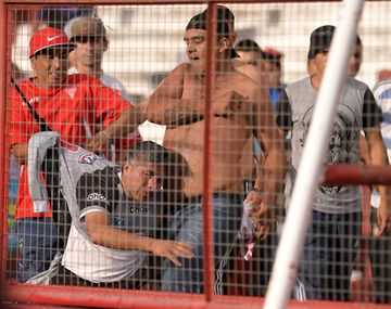 Pelea entre barras de Los Andes