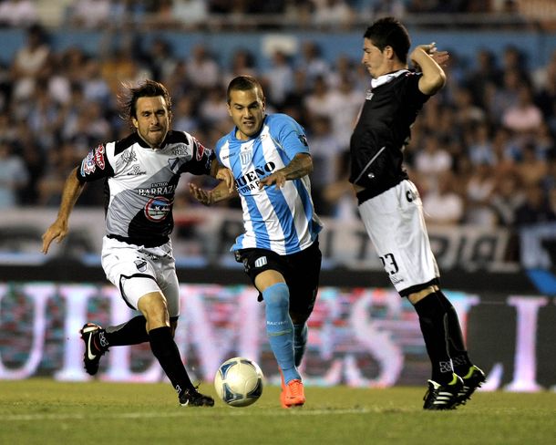 Racing derrotó a All Boys y mantiene su esperanza