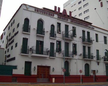 Una estudiante cayó del piso 11 de la UAI: cómo se encuentra