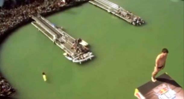 Se salvó de milagro: se golpeó la cabeza contra el trampolín y cayó desde 27 metros