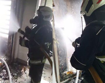 Pánico por el incendio en un edificio en Puerto Madero: fotos y videos