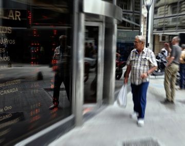 Atención ahorristas: cómo invertir en Bonad 17 atándose al dólar