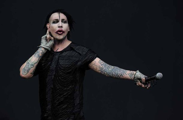 Un candidato pretende curar a los gays y prohibir conciertos de rock