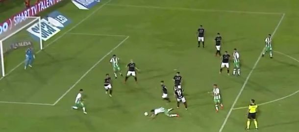 ¿Fue o no? Polémica por un penal para Banfield contra Huracán