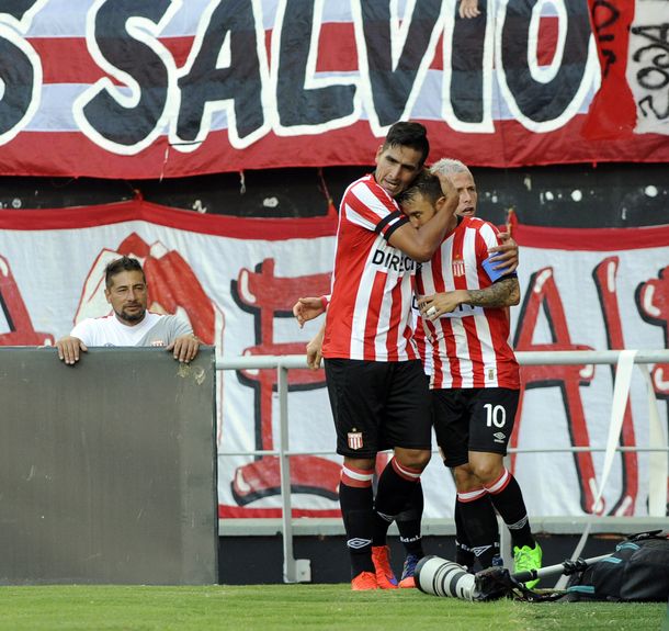 Estudiantes se floreó ante Gimnasia y se quedó con el clásico platense
