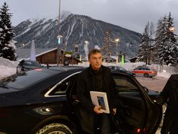 macri llego esta manana desde davos y partio rumbo a su quinta a descansar macri llego esta manana desde davos y partio rumbo a su quinta a descansar