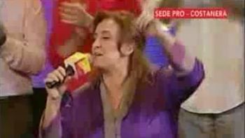 a pesar de la derrota, michetti se animo a cantar como gilda a pesar de la derrota, michetti se animo a cantar como gilda