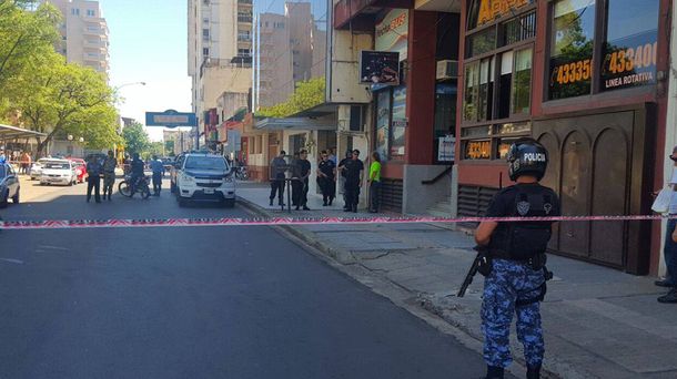 Toma de rehenes en una remisería de Corrientes: el atrincherado sería un ex chofer
