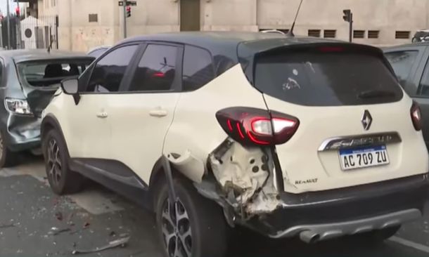 Casi una tragedia: se quedó dormido y provocó un accidente múltiple en la Av. 9 de julio