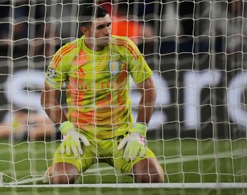 Hinchas del PSG se burlaron de Dibu Martínez tras la victoria: los memes