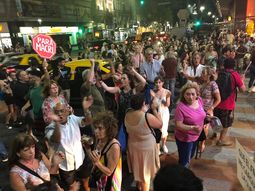 Cacerolazo en Acoyte y Rivadavia