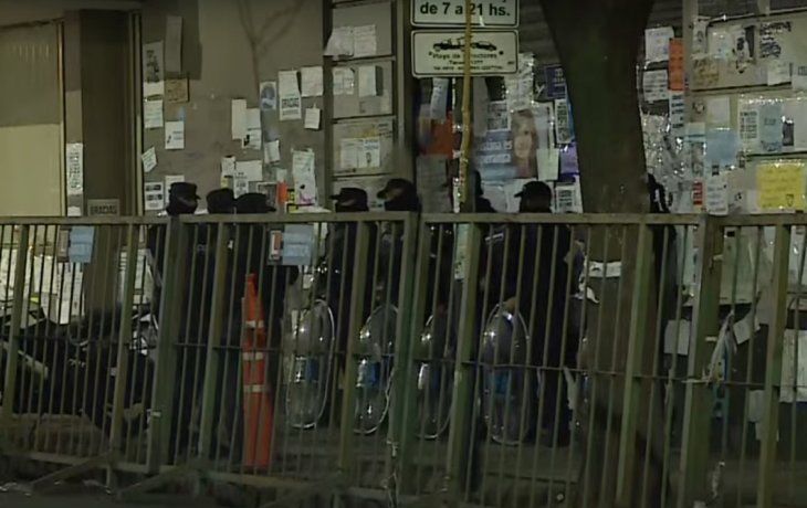 Vallaron y pusieron custodia policial en la casa de Cristina Kirchner