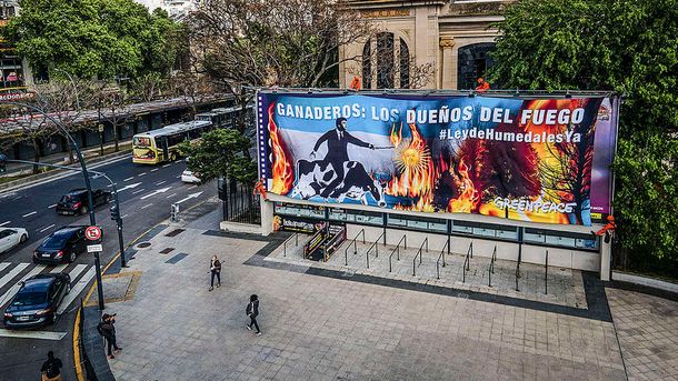 Ganaderos: los dueños del fuego, la protesta de Greenpeace en La Rural
