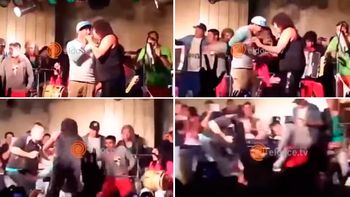 video: tevez y la mona se cayeron del escenario mientras cuarteteaban video: tevez y la mona se cayeron del escenario mientras cuarteteaban