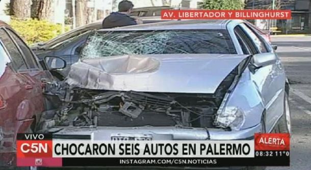 Un auto chocó a otros seis en Palermo