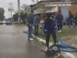 Un joven resultó herido en una violenta pelea a la salida de un boliche clandestino en Ezpeleta. Un joven resultó herido en una violenta pelea a la salida de un boliche clandestino en Ezpeleta.
