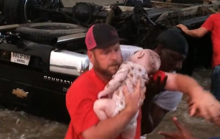 El dramático rescate de un bebé durante los tornados en Texas