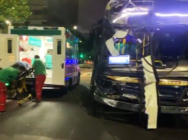 Fuerte choque de colectivos en Belgrano dejó 4 heridos