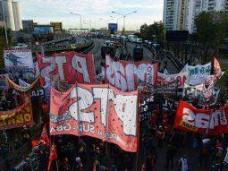 En medio de la segunda ola y sin distancia social, la Izquierda colapsa la Ciudad