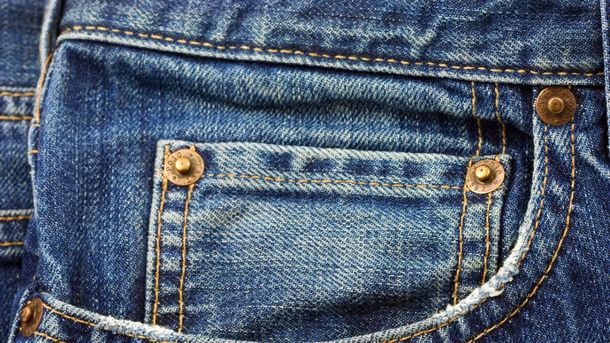 ¿Para qué sirven los bolsillos chicos de los jeans?