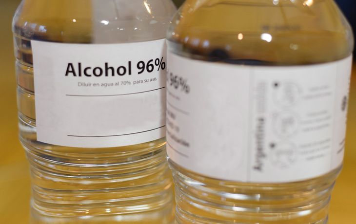 Prohíben una marca de alcohol etílico por ser ilegal