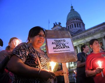 Marcha de velas en contra de la suba de tarifas de los servicios públicos, en la zona del Congreso Nacional.