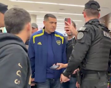 Riquelme partió hacia EEUU junto a dos refuerzos de Boca para el Mundial de Clubes