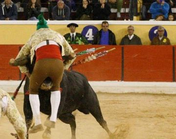 El torero Fernando Quintela murió después de la embestida de un toro