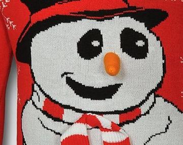 ¿Te animás a usar este sweater navideño de uno de los grandes de Europa?