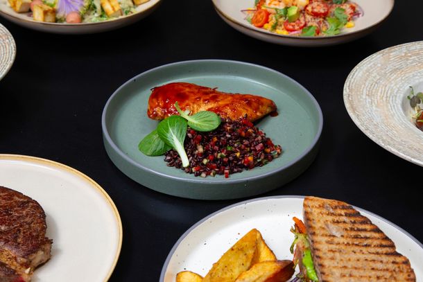Una casona centenaria de Recoleta que vuelve a la vida entre platos de autor y un jardín escondido