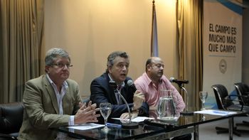 mesa de enlace: el campo esta agonizando por politicas erroneas del gobierno mesa de enlace: el campo esta agonizando por politicas erroneas del gobierno