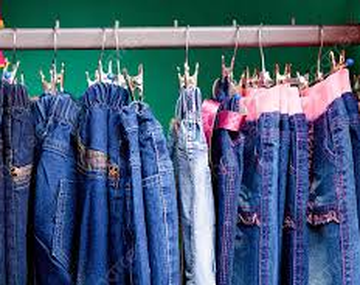El supermercado que sorprende a todos al vender jeans de moda a precios increíbles