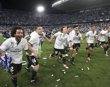 La celebración de los jugadores del Merengue en La Rosaleda