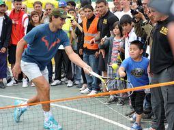 nadal se metio en uno de los barrios portenos mas humildes nadal se metio en uno de los barrios portenos mas humildes