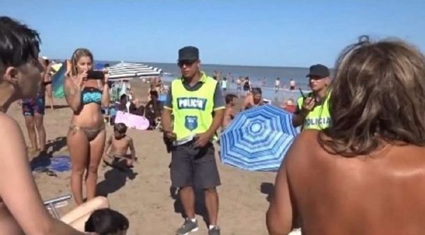 Mujeres censuradas en Necochea cuando hacían topless
