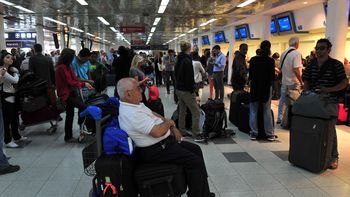 buscan reubicar a los pasajeros de sol en otros vuelos buscan reubicar a los pasajeros de sol en otros vuelos