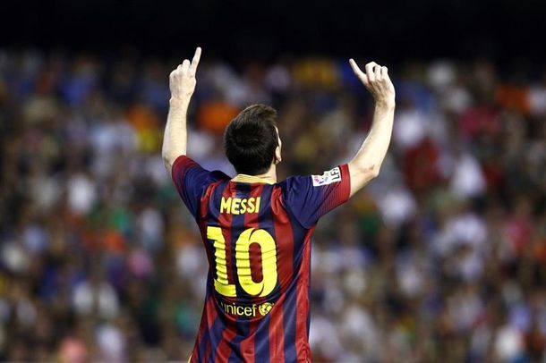 De la mano de Messi el Barcelona superó al Valencia y es puntero