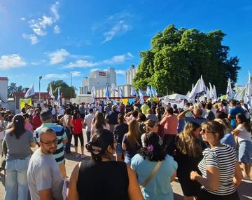 Trabajadores de Lácteos Verónica denuncian vaciamiento y salarios recortados