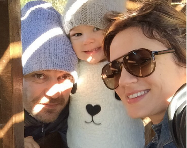 Paula Chaves y Pedro Alfonso festejaron los dos años de Olivia