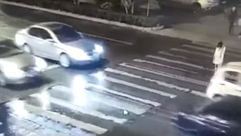 Una mujer murió luego de ser atropellada dos veces y nadie la ayudó Una mujer murió luego de ser atropellada dos veces y nadie la ayudó