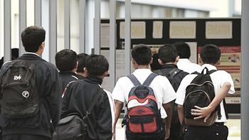 por las amenazas de tiroteo una escuela de san fernando prohibio el uso de mochilas