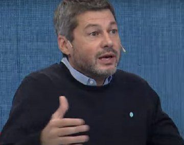 Matías Lammens adelantó que en octubre volvería el público a las canchas del fútbol argentino
