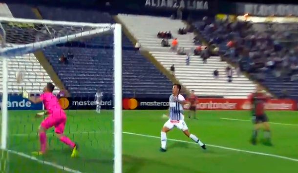 El blooper de Ignacio González para el gol de Alianza Lima frente a Palestino