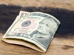 El dólar cayó por tercera jornada consecutiva. El dólar cayó por tercera jornada consecutiva.