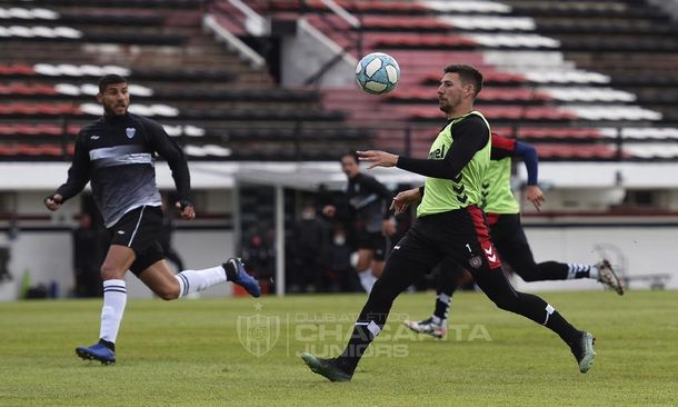 Santiago Giordana discriminó a sus hinchas y Chacarita lo mandó a la Reserva